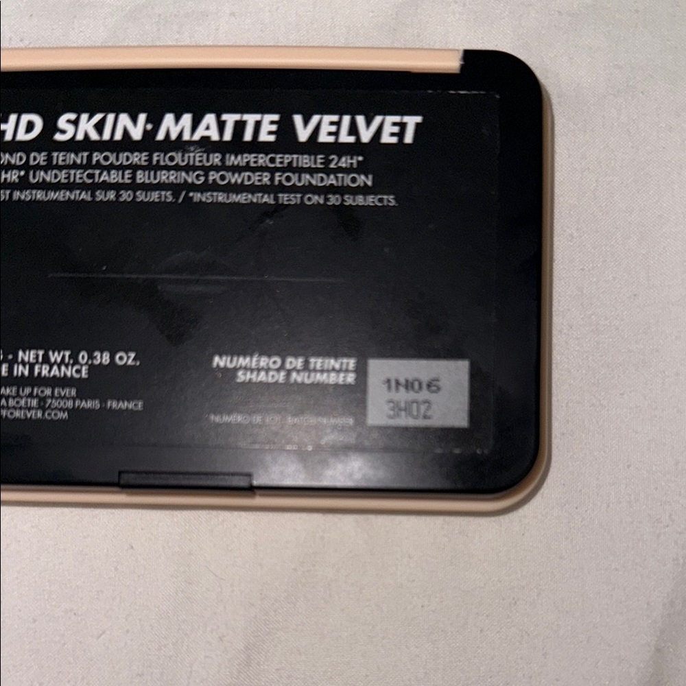 Makeup Forever HD skin matte velvet powder shade 1N06 - Picture 3 of 4